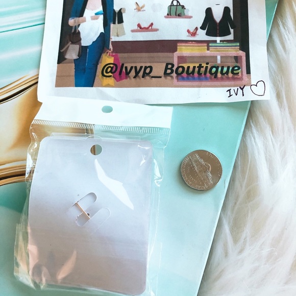 Lily Pearl Brooch - Picture 5 of 5